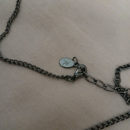 Choker necklace with butterflies like new, blue shades