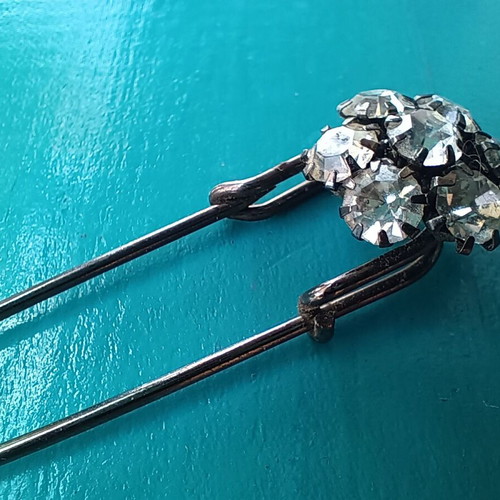 Vintage brooch 7cm with clear rhinestones, like new