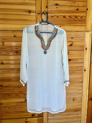 Caftan medium used with embroidered neckline and beads, white