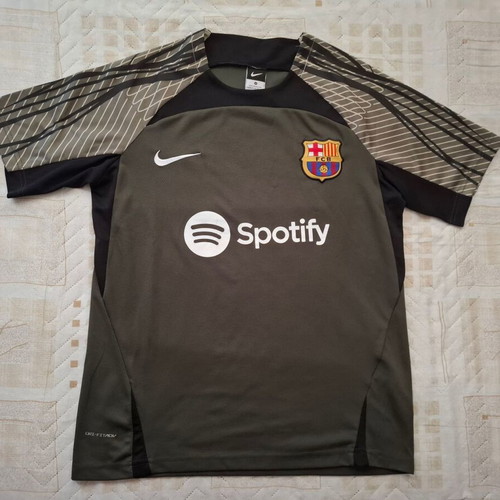 FC Barcelona 23/24 Training Kit like new, size M