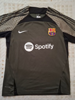 FC Barcelona 23/24 Training Kit like new, size M