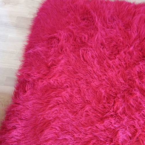 Red flokati rug dimensions 2.50 x 1.73
