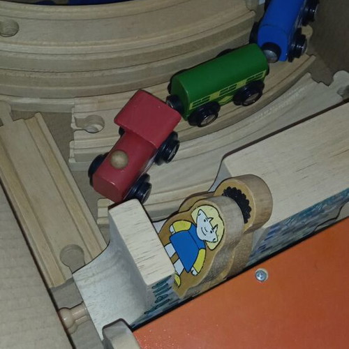wooden train set by the British company BIGJIGS, 25 pieces including tracks-tunnel-bridge