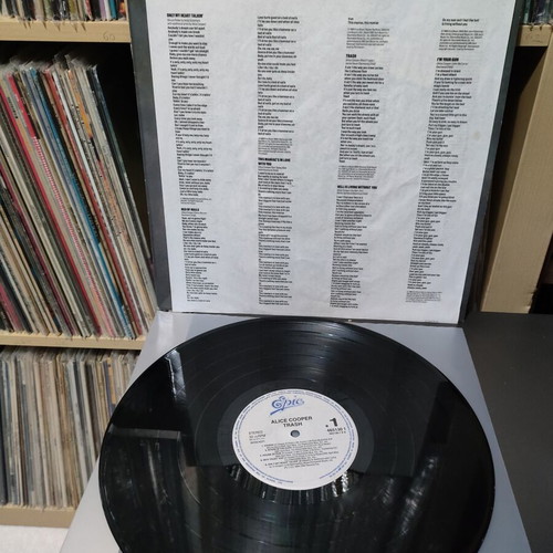 Alice Cooper Trash vinyl record like new, 1989 Greek edition