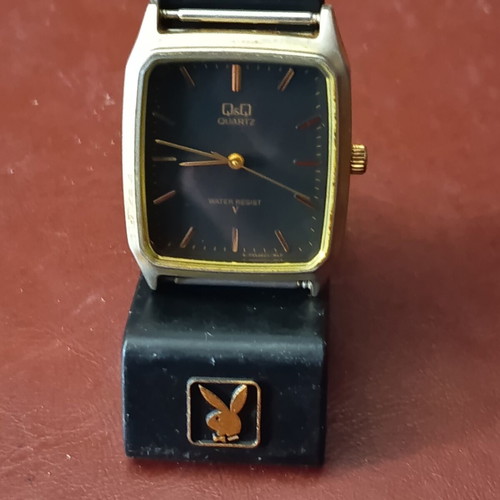 Q&Q watch quartz made in Japan, like new, black dial with gold details