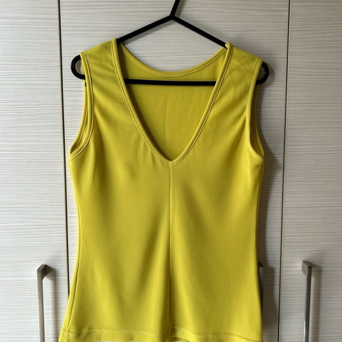 Semi-transparent lime/yellow top with V neckline like new, size S