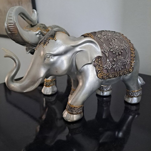 Two Indian decorative elephants like new