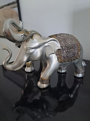 Two Indian decorative elephants like new