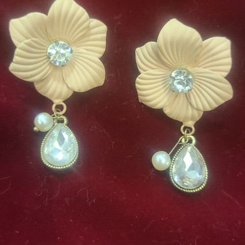 Vintage earrings new, impressive design