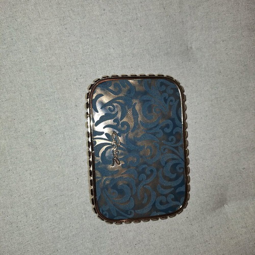 Axel small crossbody bag like new with detachable chain and embossed design