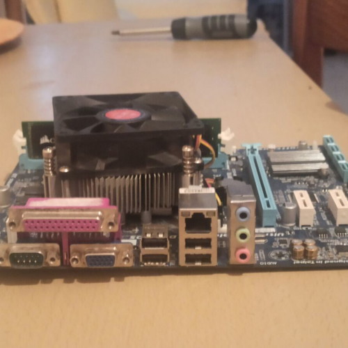Motherboard 1155 Gigabyte GA-H61M-DS2 with CPU i3-2400 and 8GB RAM like new