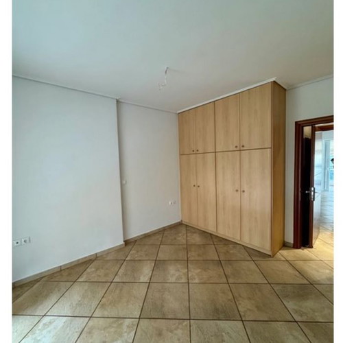 Διαμέρισμα 78 τ.μ. στα Μανιάτικα Πειραιά, 3ος όροφος, 2 υπνοδωμάτια, 1 μπάνιο