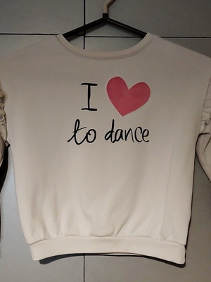 Orchestra sweatshirt for girl 6 years like new, oversize with ruffles