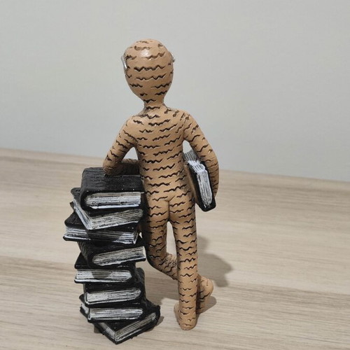 Decorative Reader Figurine in Resin, modern abstract art
