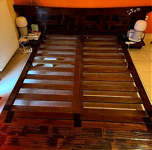 Διπλό κρεβάτι ξύλινο, με κομοδίνα και υποπόδιο