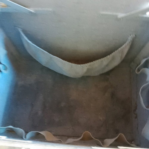 Makeup or manicure transport case used with wheels
