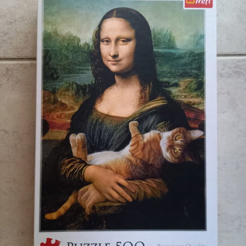 Mona Lisa puzzle with cat like new
