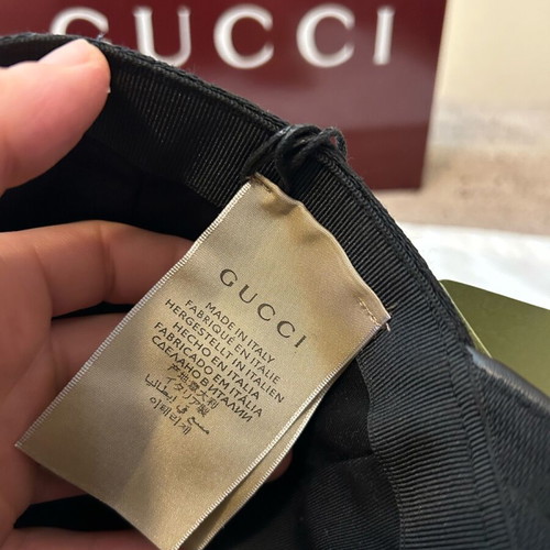 Gucci cap authentic like new size M