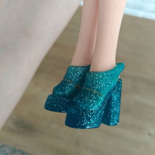 Barbie Hollywood Nails 1999 Mattel like new with original clothes and accessories