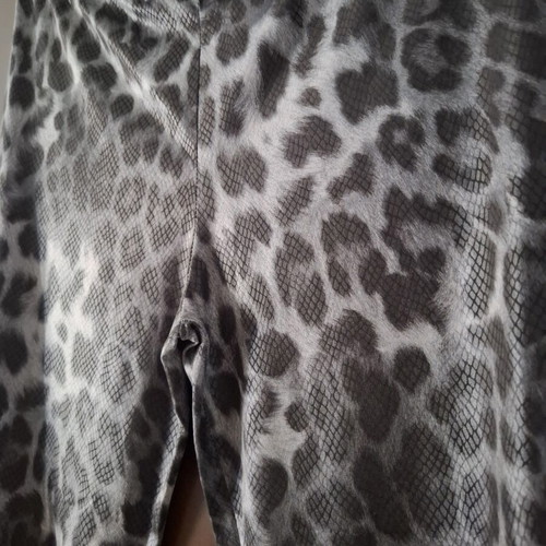 Lynne leggings with snake effect size S like new