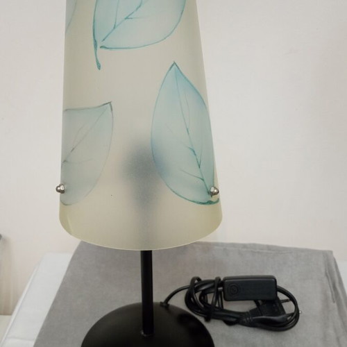Table lamp used with leaf design