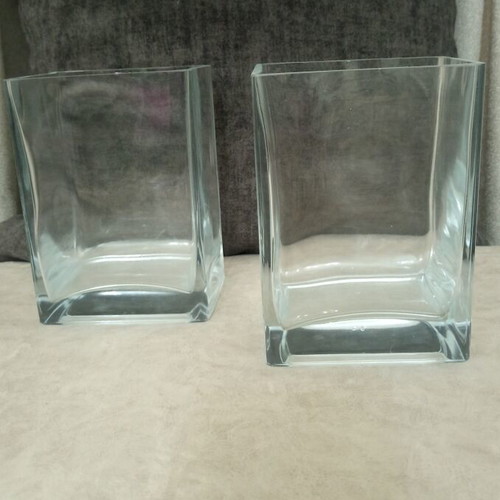 Glass vases like new, set of 2