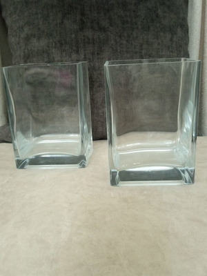 Glass vases like new, set of 2