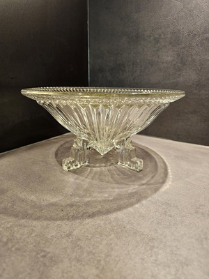 Art Deco persglas fruitschaal used, 1930s Bohemian glass