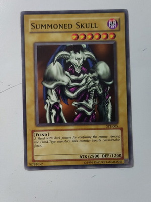 Summoned Skull rare card like new