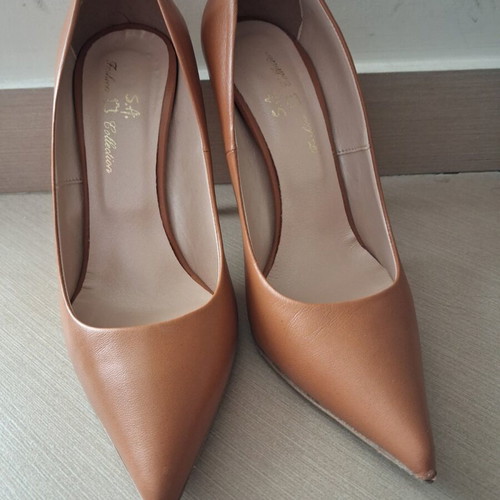 Beige leatherette pumps like new, heel height 10, size 38