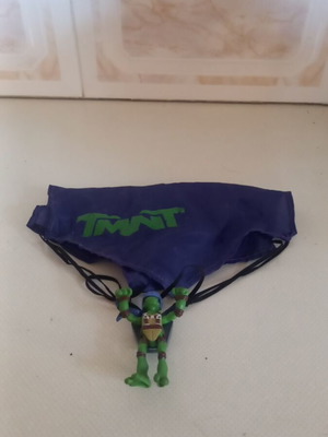 Φιγούρα δράσης Teenage Mutant Ninja Turtles με αλεξίπτωτο σαν καινούργιο