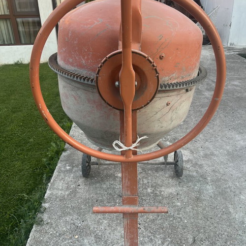 Concrete mixer used, working condition