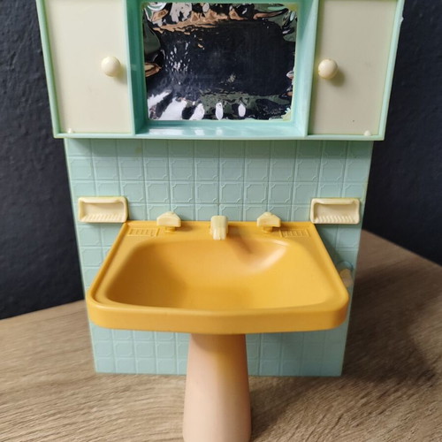 Vintage Happy Sisters bathroom furniture toy set used