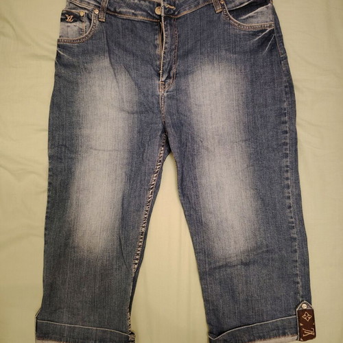 Louis Vuitton women's 3/4 denim jeans new, size 38, blue