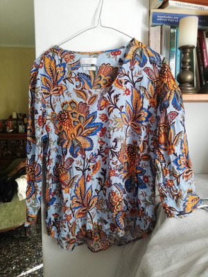 Rich & Royal blouse blue with orange pattern, like new, size 40