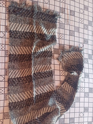 Free Wave wool blend scarf with tweed weave and fringes, made in Italy