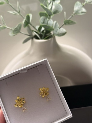 Earrings flower-shaped with crystals new, gift packaging