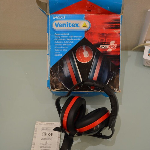 Venitex Imola 2 SNR30 Hearing Protectors and Work Gloves