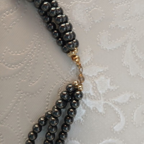 Long hematite and pearl necklace like new, vintage style