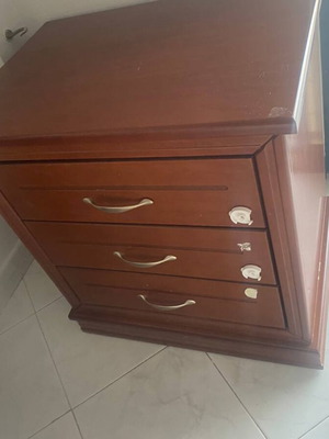 Nightstand like new, excellent quality