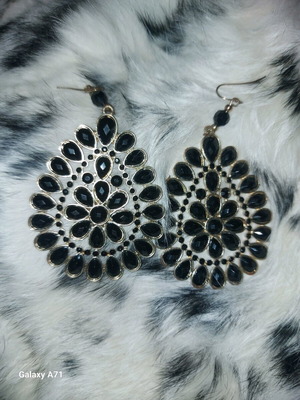 Tear earrings like new with black stones