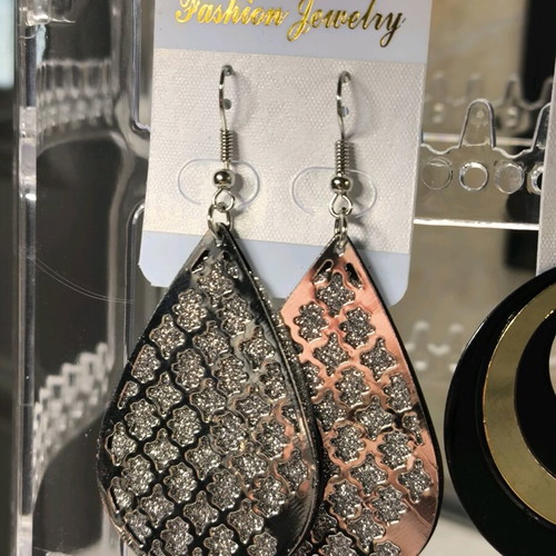 Metal earrings like new, 2 pairs with stainless steel hooks