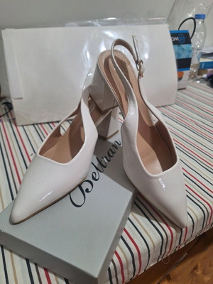 White glossy pumps with thick heel, new, size 39