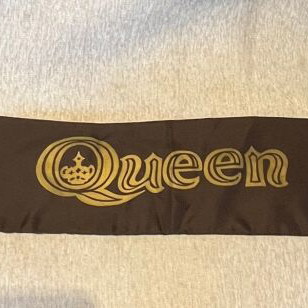 Queen Scarf like new, collectible 80s