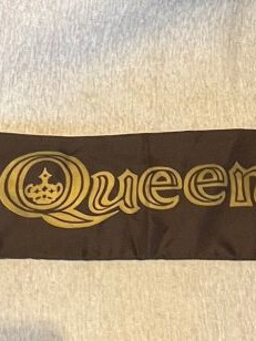 Queen Scarf like new, collectible 80s