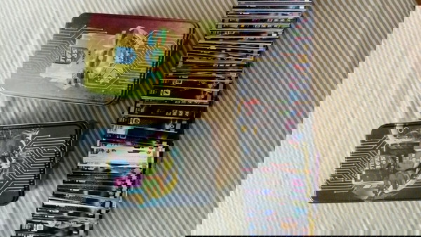 PANINI ADRENALYN XL FIFA 365, 800+ ΚΑΡΤΕΣ ΚΑΙ ΔΎΟ ΜΕΤΑΛΛΙΚΆ ΣΥΛΛΕΚΤΙΚΑ ΚΟΥΤΙΑ. ΤΙΜΉ 250 ΕΥΡΏ.