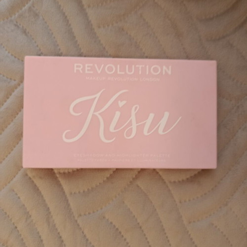 Revolution Kisu eyeshadow palette collectible, like new