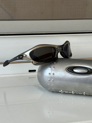 Oakley Splice Y2K 2000s sunglasses, metallic silver and black polarized lenses