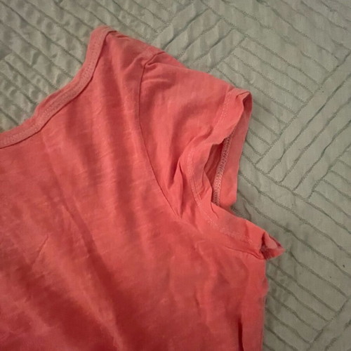 Coral t-shirt like new, short sleeve with bow design, size S