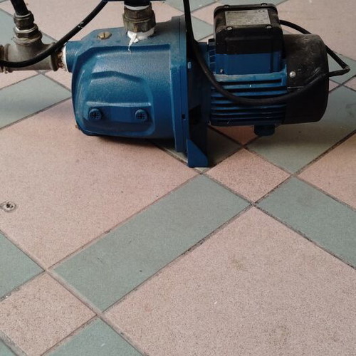 Water pressure pump 1hp like new, Italian made with accessories